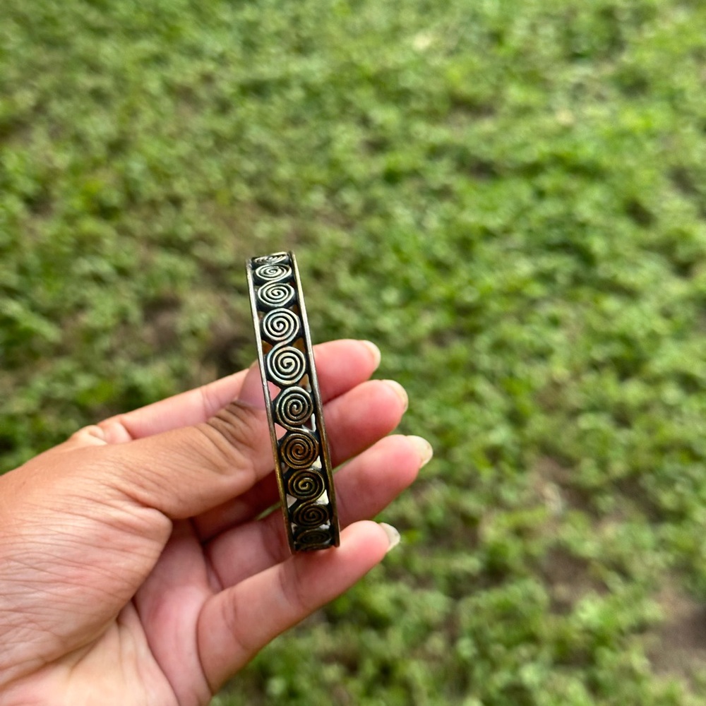 amazing compliments on this swirly bracelet
